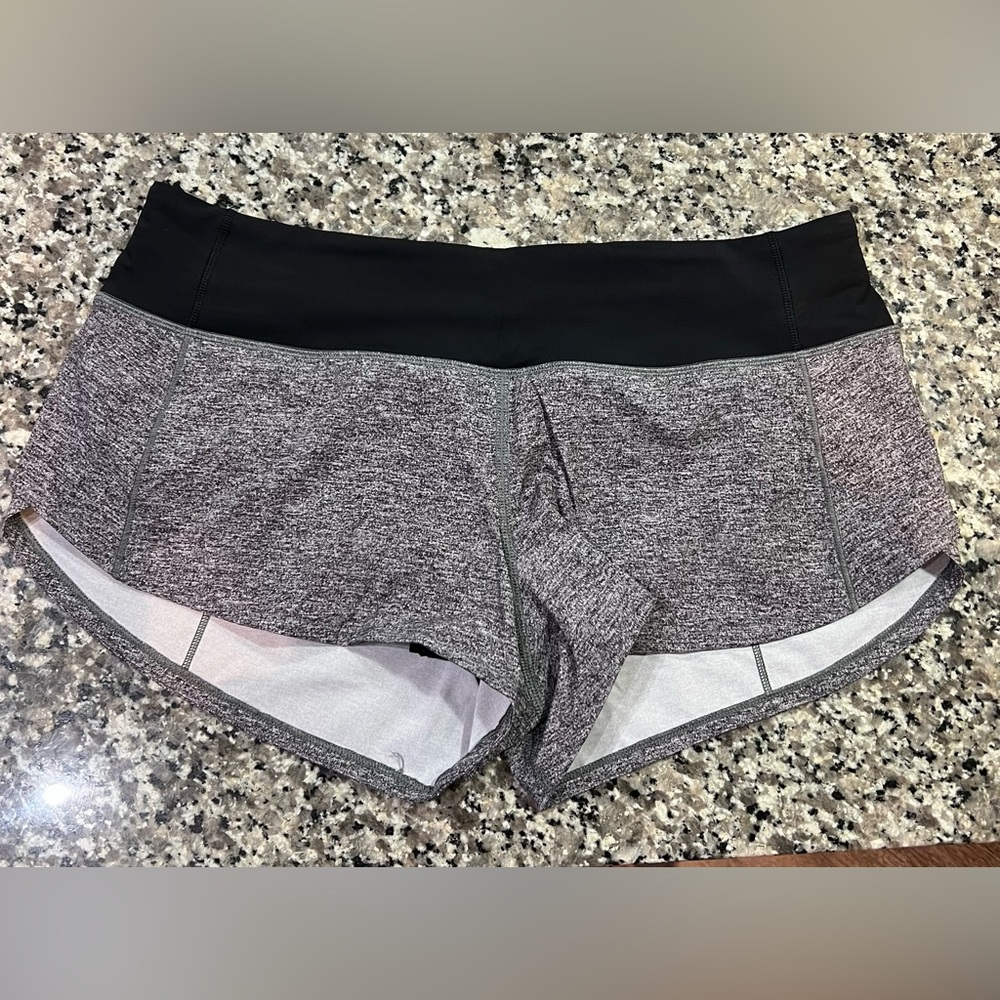 Lululemon Speed Up Low-Rise short 2.5 inch